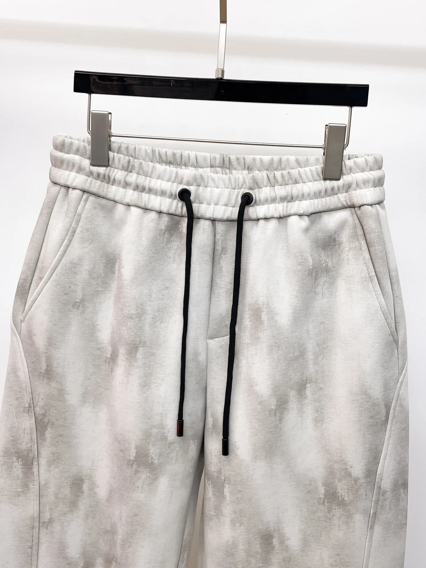 Balenciaga 🆕2026 Autumn and Winter New Arrival Casual Pants! The official website will be released simultaneously. Brand Classic LOGO casual pants, customized fabrics, excellent comfort and strong touch. Highly recognisable, perfect appearance and craftsmanship. Size:M-3XL